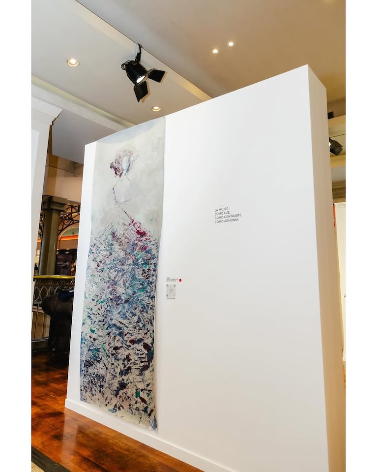 La artista Ana Gallart rinde homenaje a las mujeres en Patio Bullrich con su muestra Cromática: las fotos