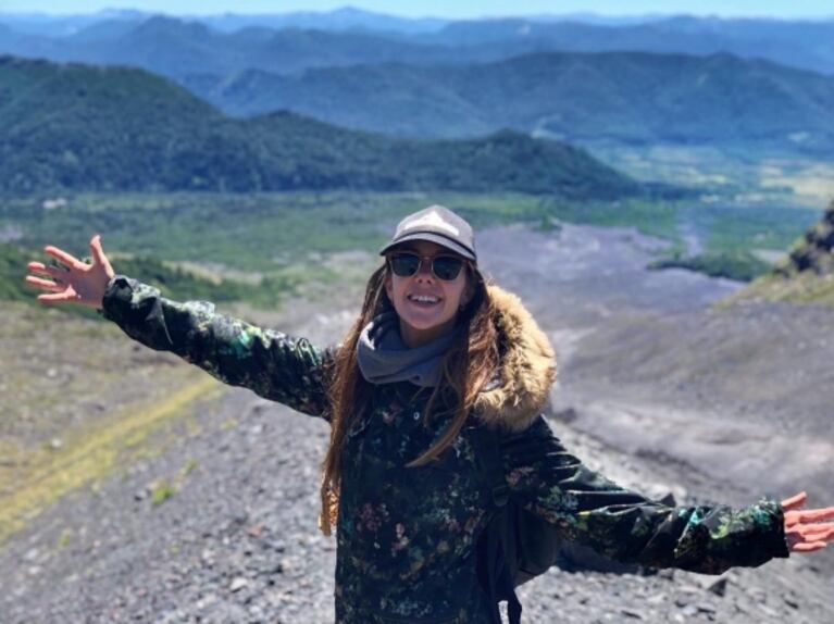 La aventurera estadía de Julieta Nair Calvo y su novio en San Martín de los Ándes, con ascenso al volcán Lanín