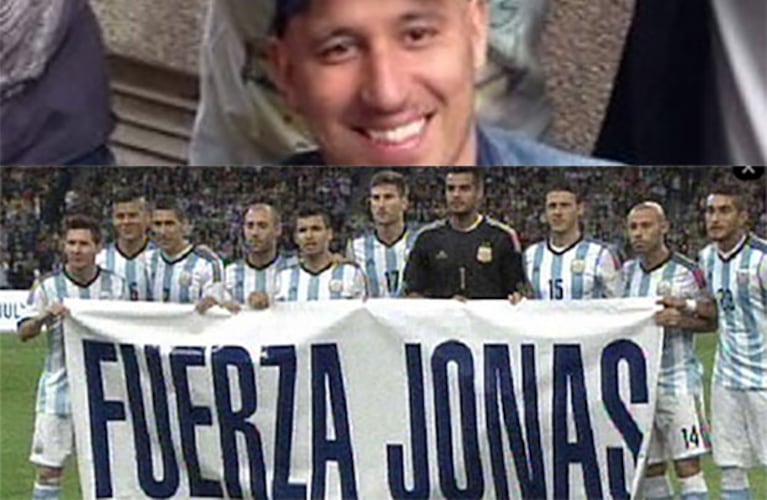 La bandera de apoyo de la Selección a Jonás Gutiérrez. (Fotos: diario Olé y Web)