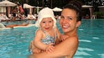La beba disfrutó de una tarde de pileta junto a su mamá
Fuente: Instagram @ailencova