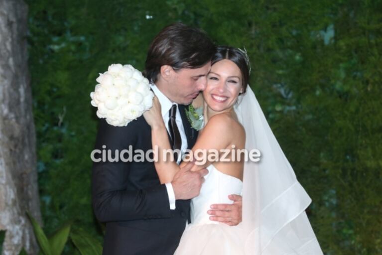 La boda del año: todas las fotos de Pampita y Roberto García Moritán recién casados