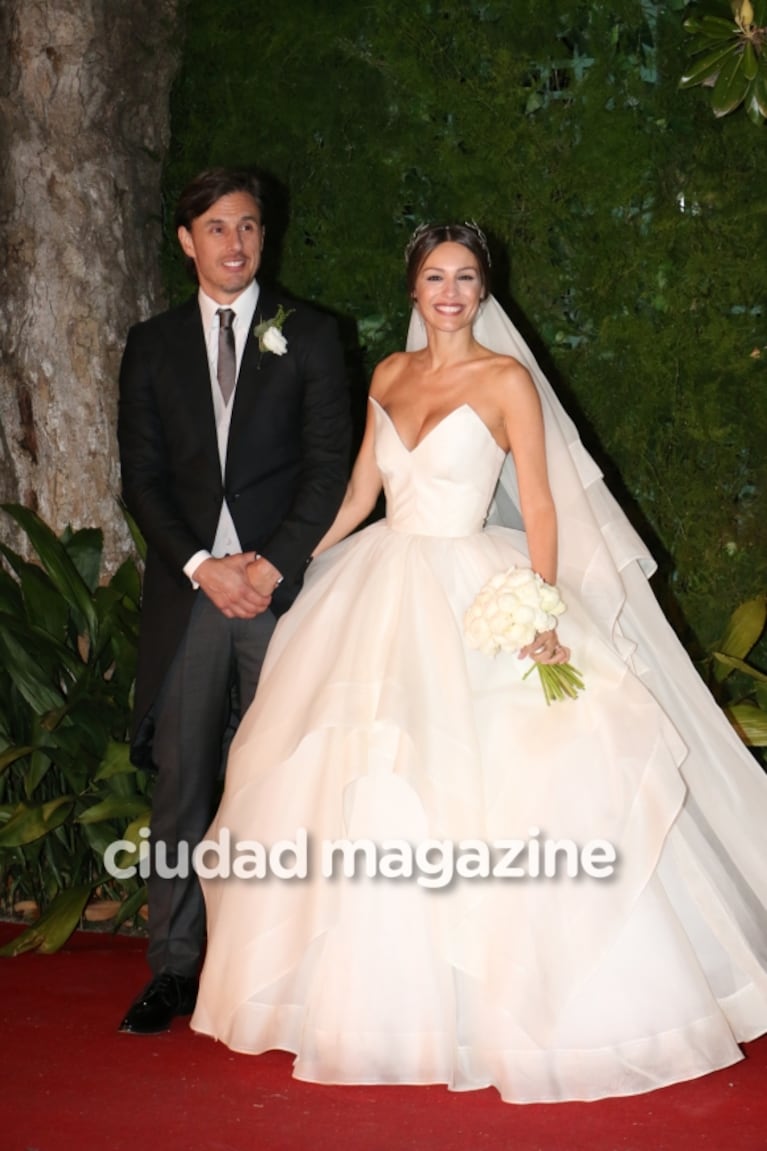 La boda del año: todas las fotos de Pampita y Roberto García Moritán recién casados