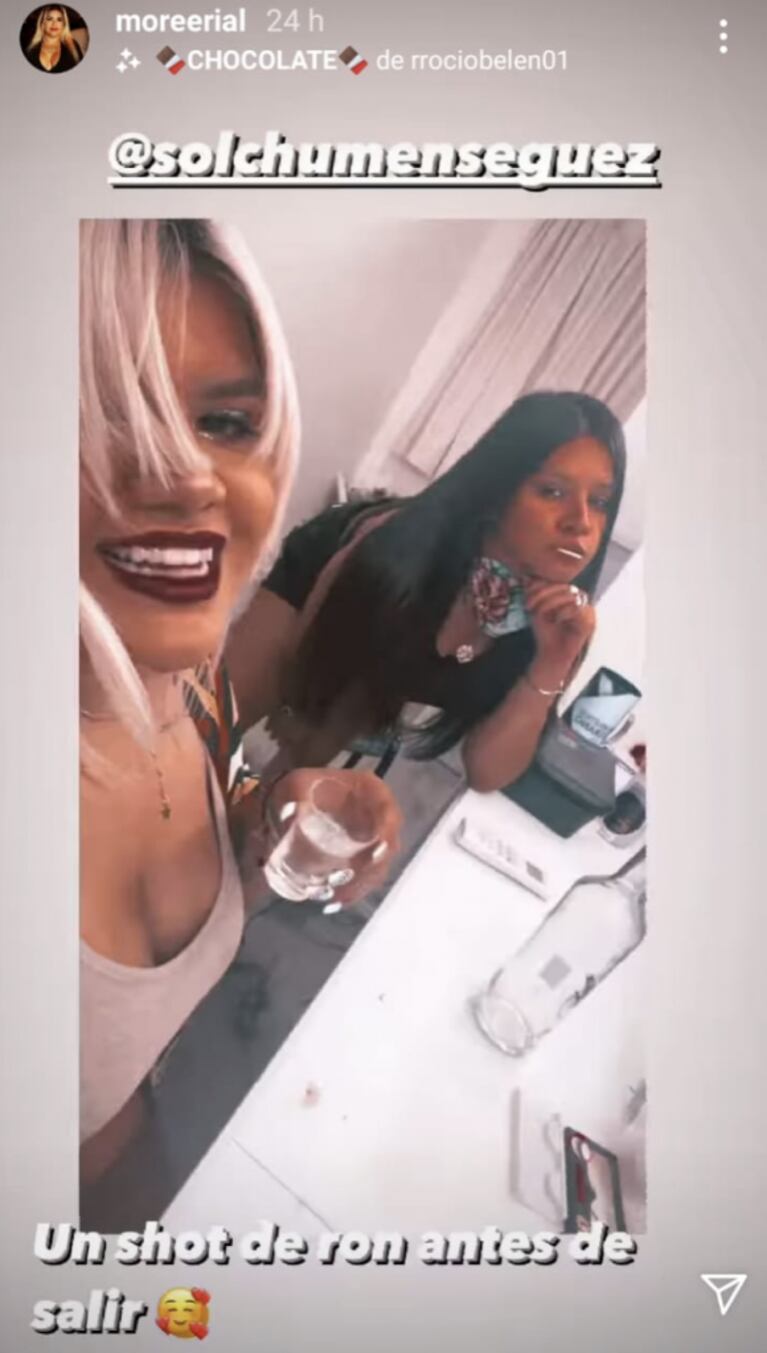 La cábala 'etílica' de Morena Rial antes de salir a escena en el teatro: "Un shot de ron"