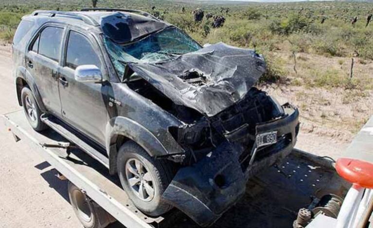 La camioneta 4x4 destruída tras el accidente. (Foto: The Sun)