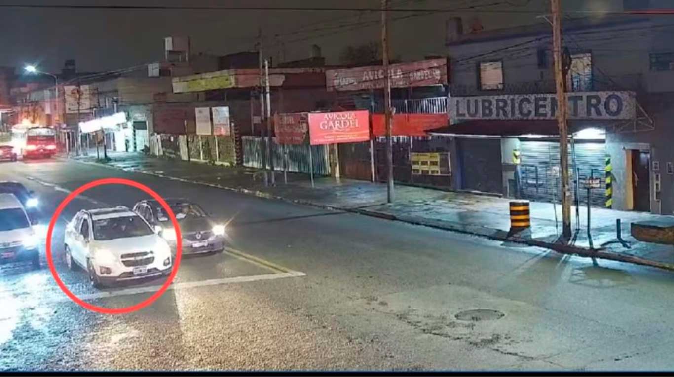 La camioneta blanca donde se subieron las Morena, Lara y Brenda en zona Oeste (Foto: captura TN)