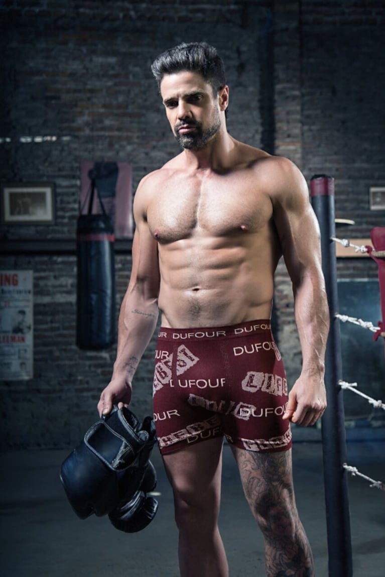 La campaña hot de Luciano Castro en boxer: sensualidad en el ring y abdominales de acero