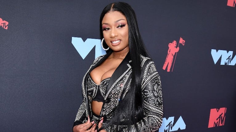 La cantante Megan Thee Stallion afirma que recibió disparos a la salida de una fiesta de Kylie Jenner.  Foto: AP.