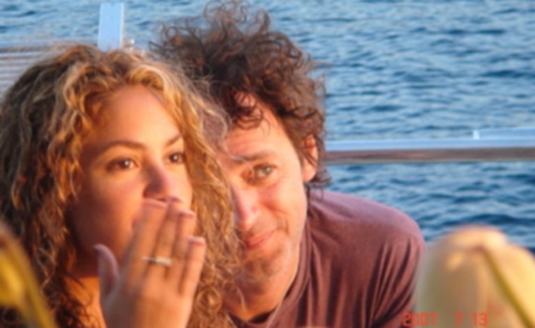 La cantante Shakira subió esta foto con su amigo (Foto: Twitter). 