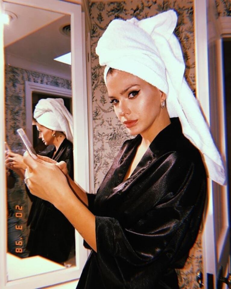 La China Suárez, a full: foto sexy con Vicuña en el baño y producción en lencería a un mes y medio de ser mamá