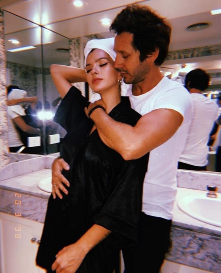 La China Suárez, a full: foto sexy con Vicuña en el baño y producción en lencería a un mes y medio de ser mamá
