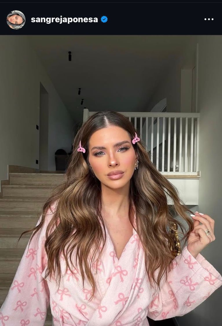 La China Suárez apuesta a las "hebillas a la vista", la tendencia en 2026 (Foto: Instagram/@sangrejaponesa).