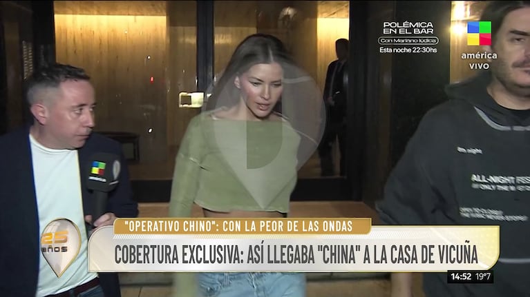 La China Suárez dejando a sus hijos con Benjamín Vicuña (Foto: captura de América).