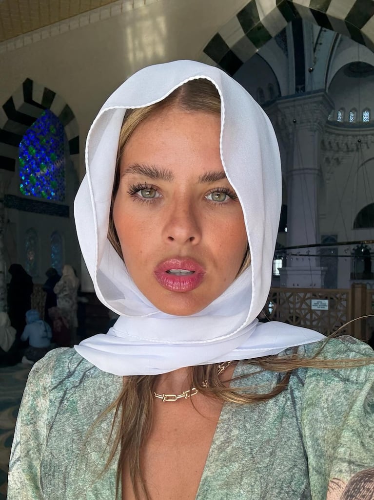 La China Suárez en Estambul: su look con velo para visitar la mezquita Çamlıca. Crédito: Instagram