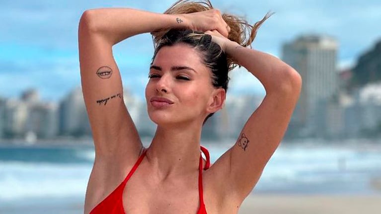 La China Suárez se mostró en bikini, hablaron de sus estrías y contestó con firmeza