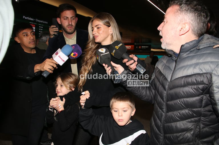 La China Suárez viajó con sus hijos a Turquía: las fotos en Ezeiza antes de reencontrarse con Mauro Icardi