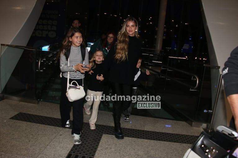 La China Suárez viajó con sus hijos a Turquía: las fotos en Ezeiza antes de reencontrarse con Mauro Icardi