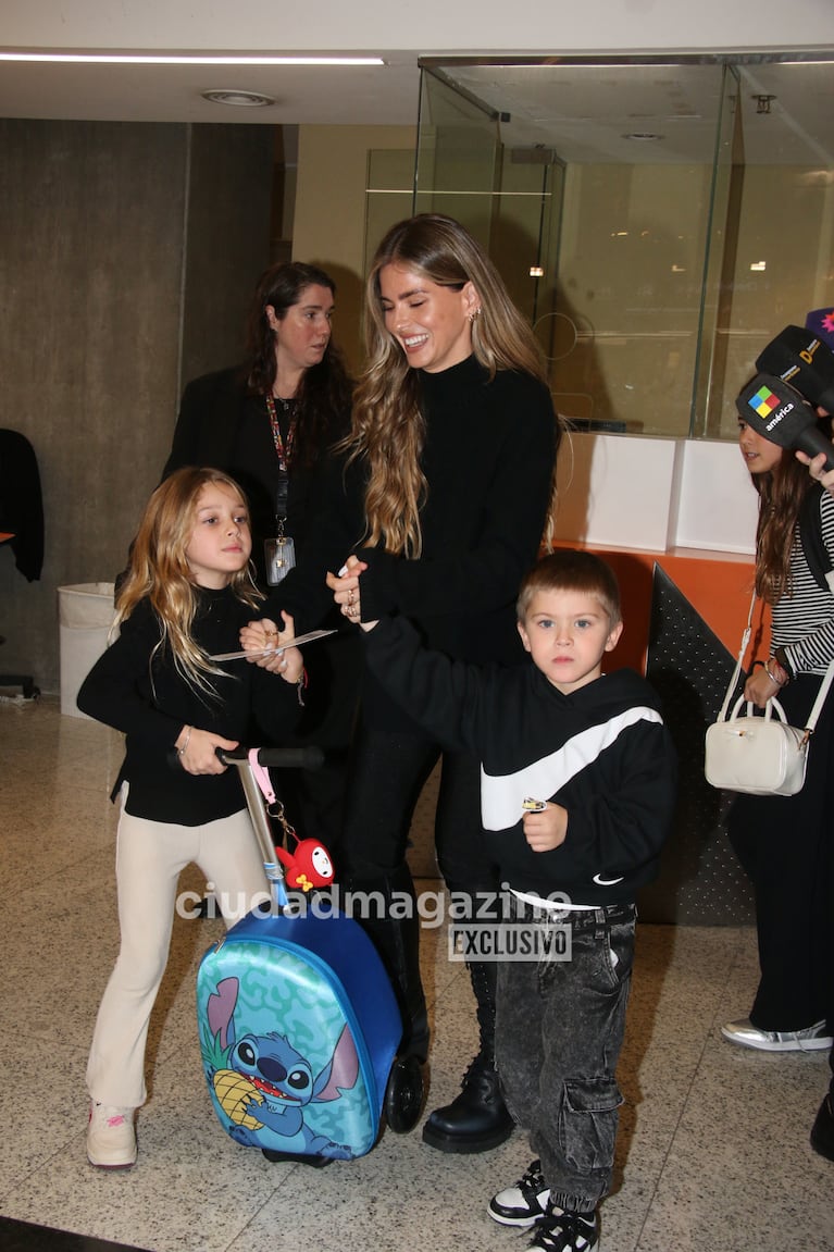La China Suárez viajó con sus hijos a Turquía: las fotos en Ezeiza antes de reencontrarse con Mauro Icardi