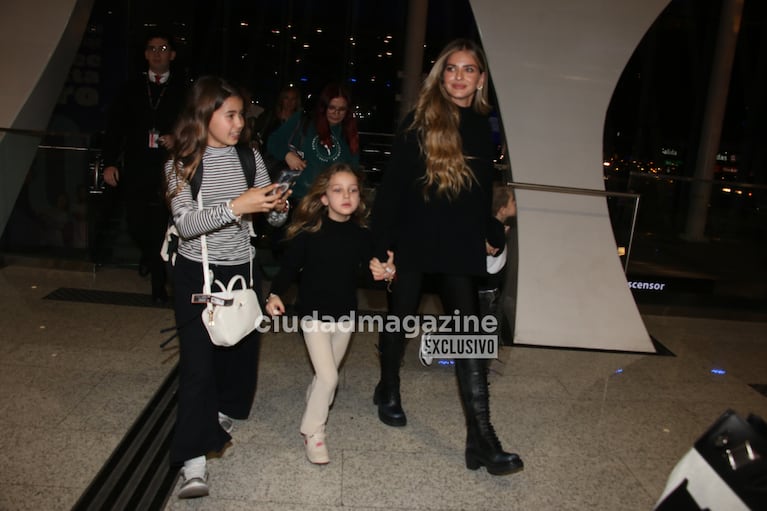 La China Suárez viajó con sus hijos a Turquía: las fotos en Ezeiza antes de reencontrarse con Mauro Icardi