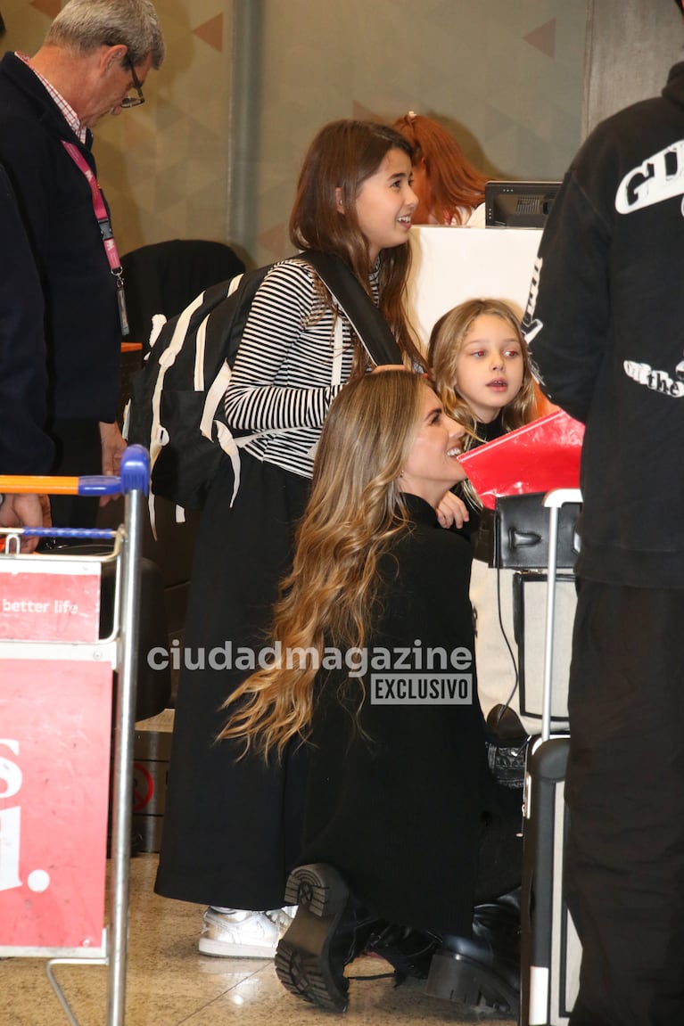 La China Suárez viajó con sus hijos a Turquía: las fotos en Ezeiza antes de reencontrarse con Mauro Icardi
