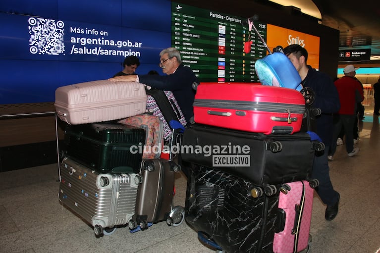 La China Suárez viajó con sus hijos a Turquía: las fotos en Ezeiza antes de reencontrarse con Mauro Icardi