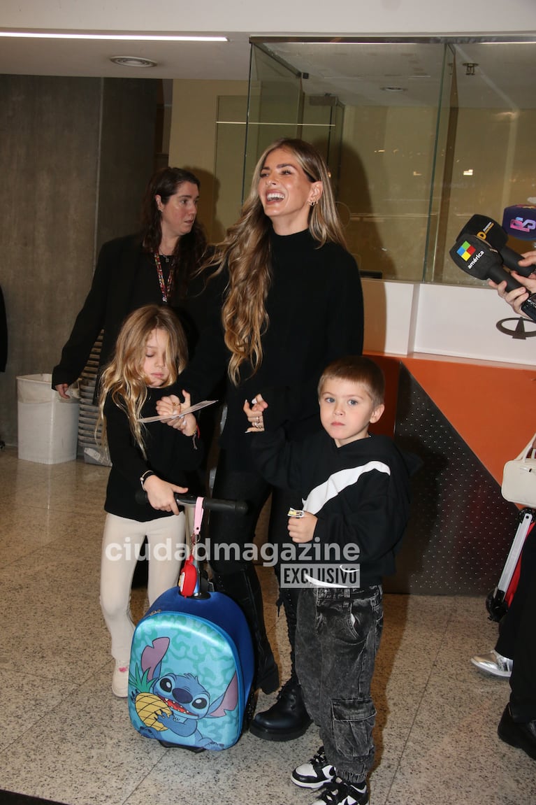 La China Suárez viajó con sus hijos a Turquía: las fotos en Ezeiza antes de reencontrarse con Mauro Icardi