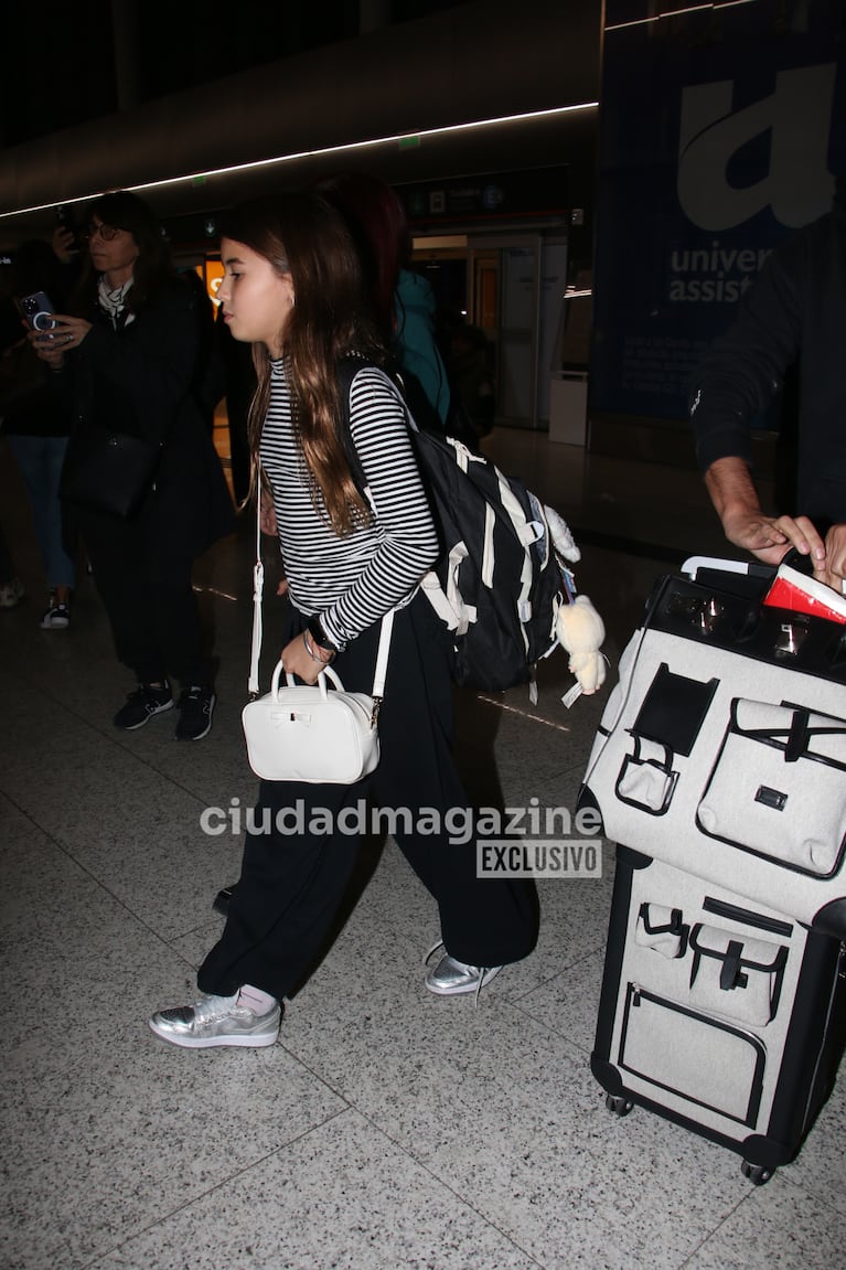 La China Suárez viajó con sus hijos a Turquía: las fotos en Ezeiza antes de reencontrarse con Mauro Icardi