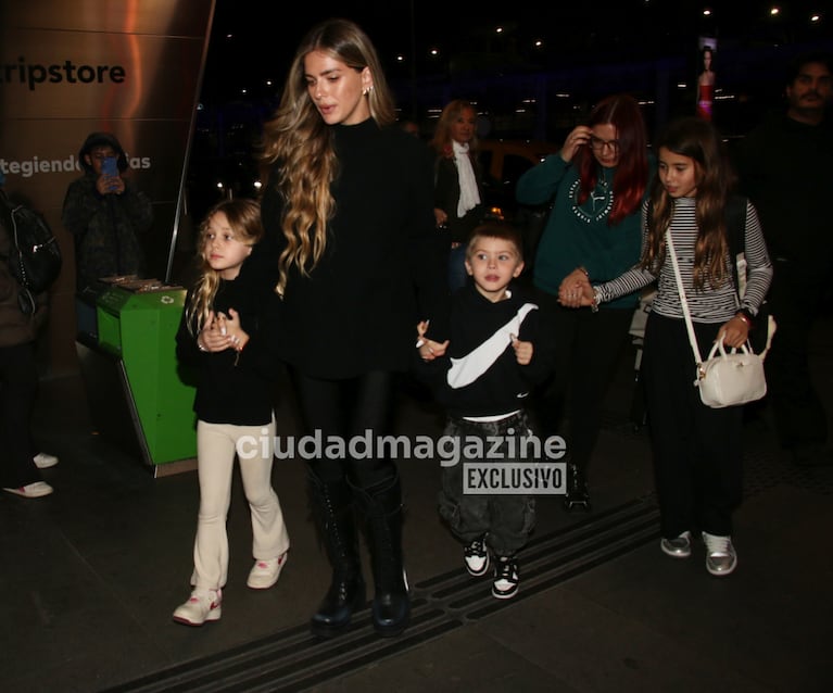 La China Suárez viajó con sus hijos a Turquía: las fotos en Ezeiza antes de reencontrarse con Mauro Icardi