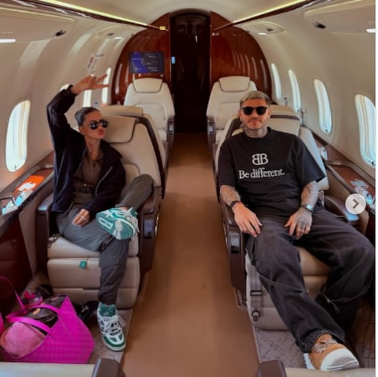 La China Suárez y Mauro Icardi rumbo a Turquía en avión privado. (Foto: @mecomprendezmendez)