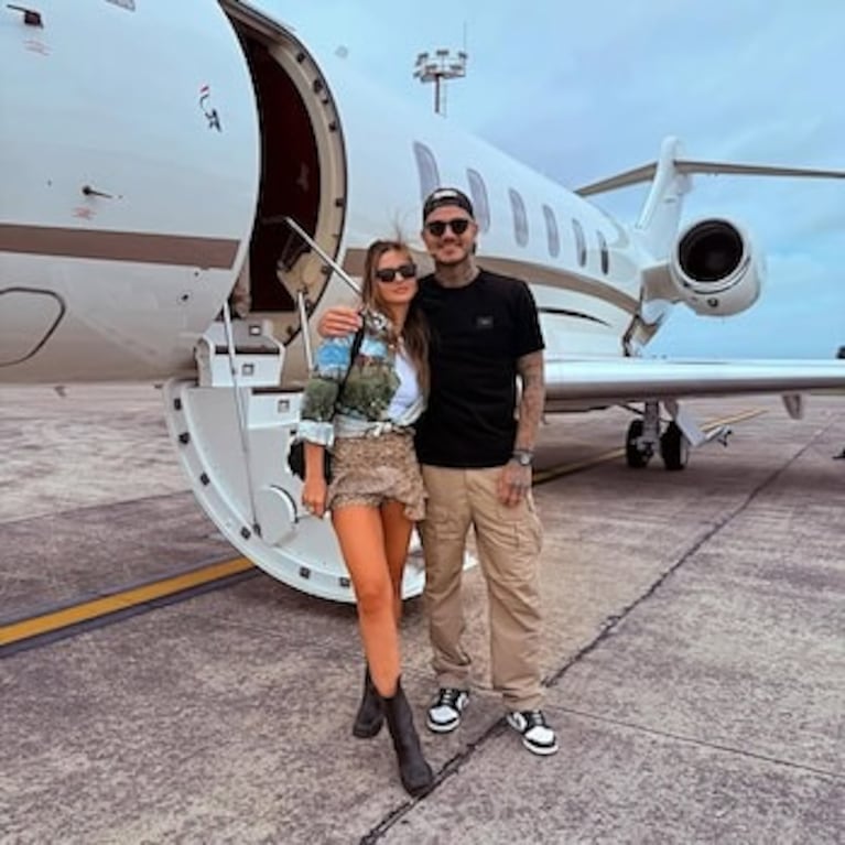 La China Suárez y Mauro Icardi rumbo a Turquía en avión privado. (Foto: @mecomprendezmendez)