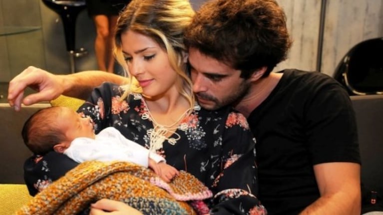 La China Suárez y Nicolás Cabré con Rufina. Fuente: (Instagram)