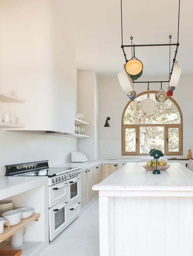 La cocina de la casa de Zaira Nara en José Ignacio