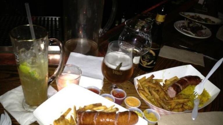 La comilona que disfrutaron René y Soledad (Foto: Twitter).
