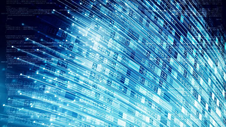 La Comisión Federal de Comunicaciones (FCC) de los Estados Unidos ha definido la banda ancha como velocidades de descarga de 100 megabits por segundo (Mbps) y 20 Mbps de carga de datos.