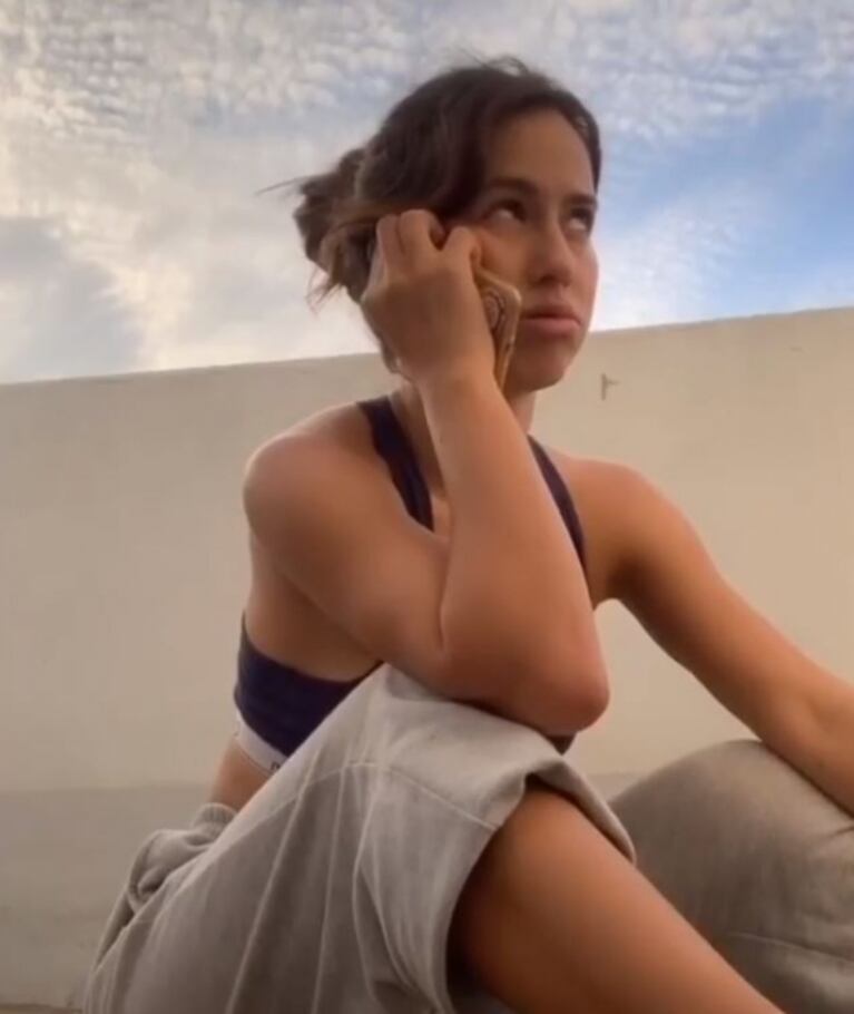 La coreo de Flor Vigna al ritmo de la música de espera de las llamadas: "Cuando te copás"