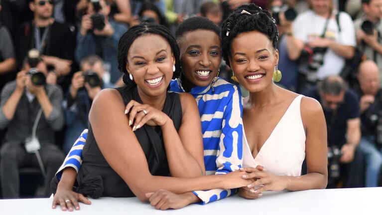 La directora y las protagonistas de Rafiki. (Foto: AFP)