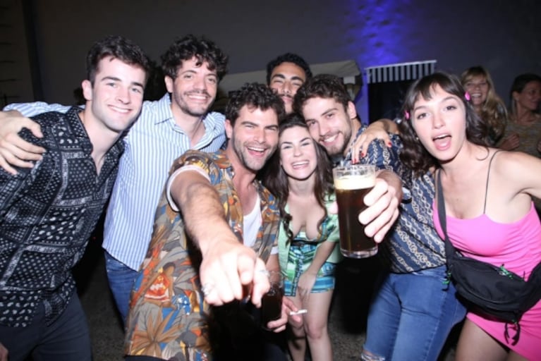 La divertida fiesta de ATAV por el fin de las grabaciones: las fotos de la China Suárez, Gonzalo Heredia, Albert Baró, Delfi Chaves y más