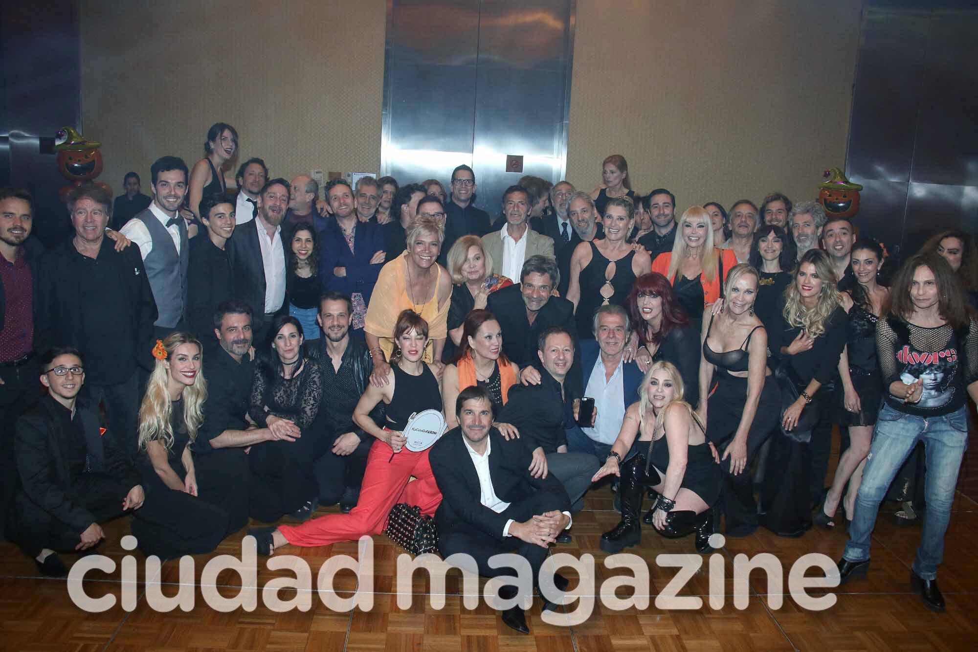 La divertida fiesta de Halloween de los elencos de Faroni: noche de parejitas, dancing y disfraces. (Foto: Movilpress)