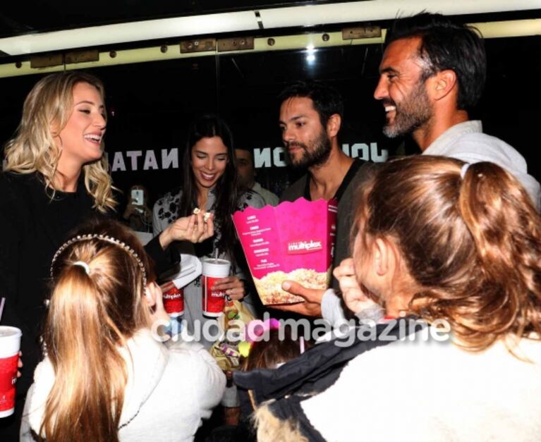 La divertida salida al cine de Fabián Cubero con sus hijas, junto a Mica Viciconte : fotos exclusivas
