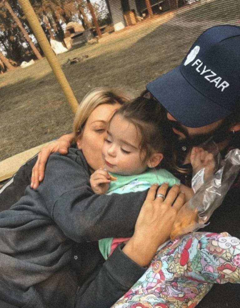 La divertida tarde de juegos de Eugenia Tobal con su hija Ema y su pareja al aire libre