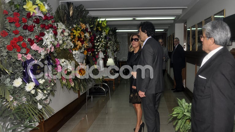 La dolorosa despedida de Juan Carlos Calabró. (Foto: Jennifer Rubio-Ciudad.com)
