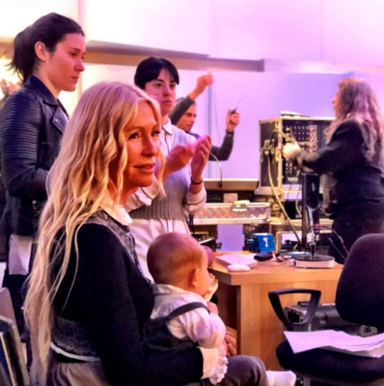 La dulce foto de Cris Morena con la beba de la China Suárez: "Increíble tener a su hijita en brazos"