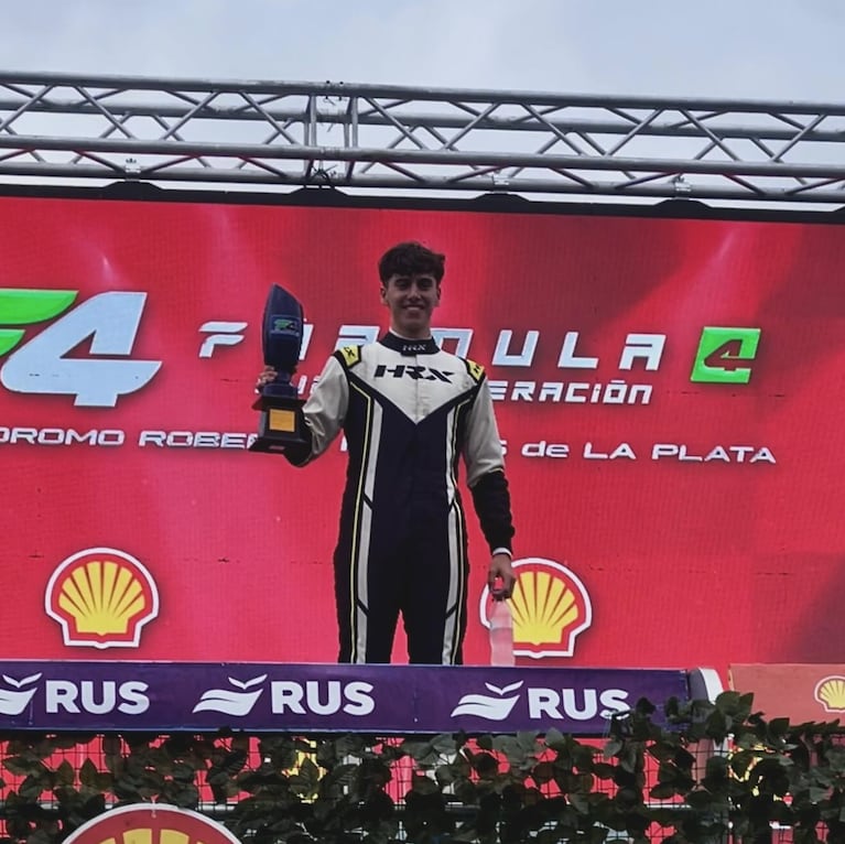 La emoción de Karina Mazzocco por el primer podio de su hijo automovilista