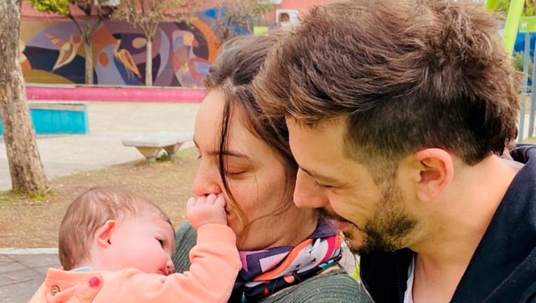 La emoción de Maca Paz por la primera vez de su hija en la plaza.