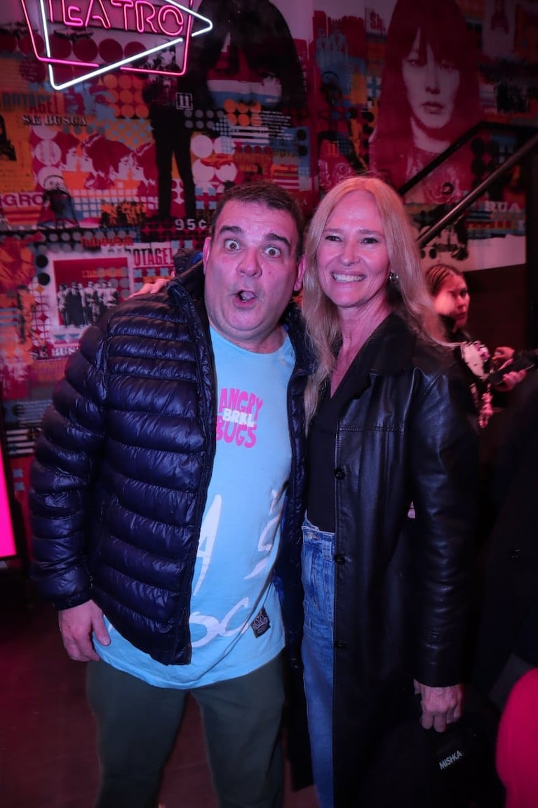 La emoción de María Rosa Fugazot junto a los hijos de René Bertrand en el estreno de Appstinencia
