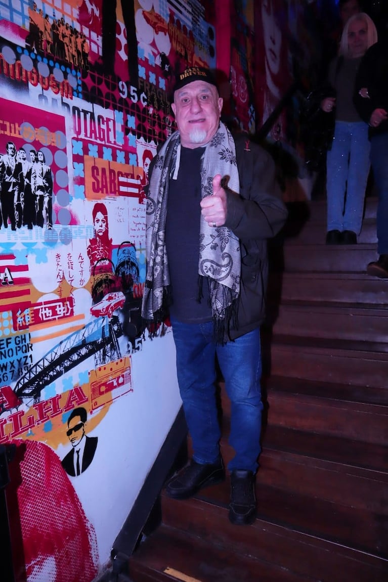 La emoción de María Rosa Fugazot junto a los hijos de René Bertrand en el estreno de Appstinencia