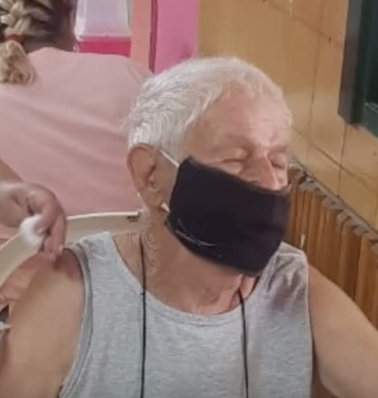 La emoción de Nico Occhiato porque su abuelo recibió la vacuna contra el covid: "¡Estoy feliz!"