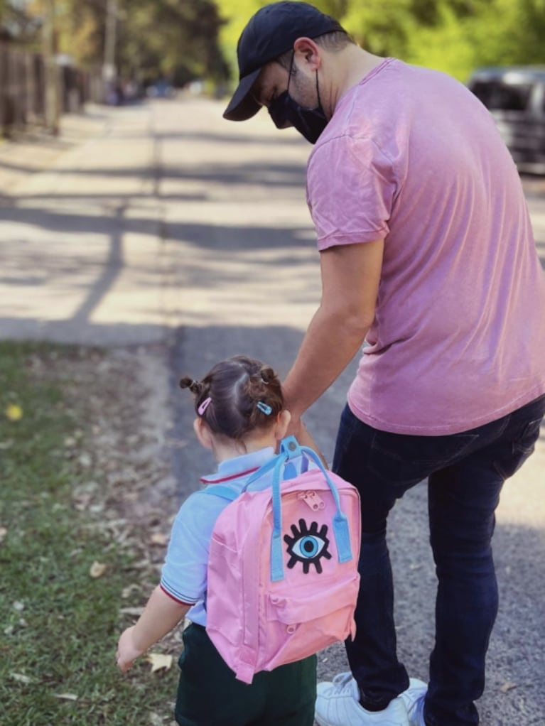 La emoción de Topa por el primer día de clases de su hija Mitai: "Feliz de verla volar"