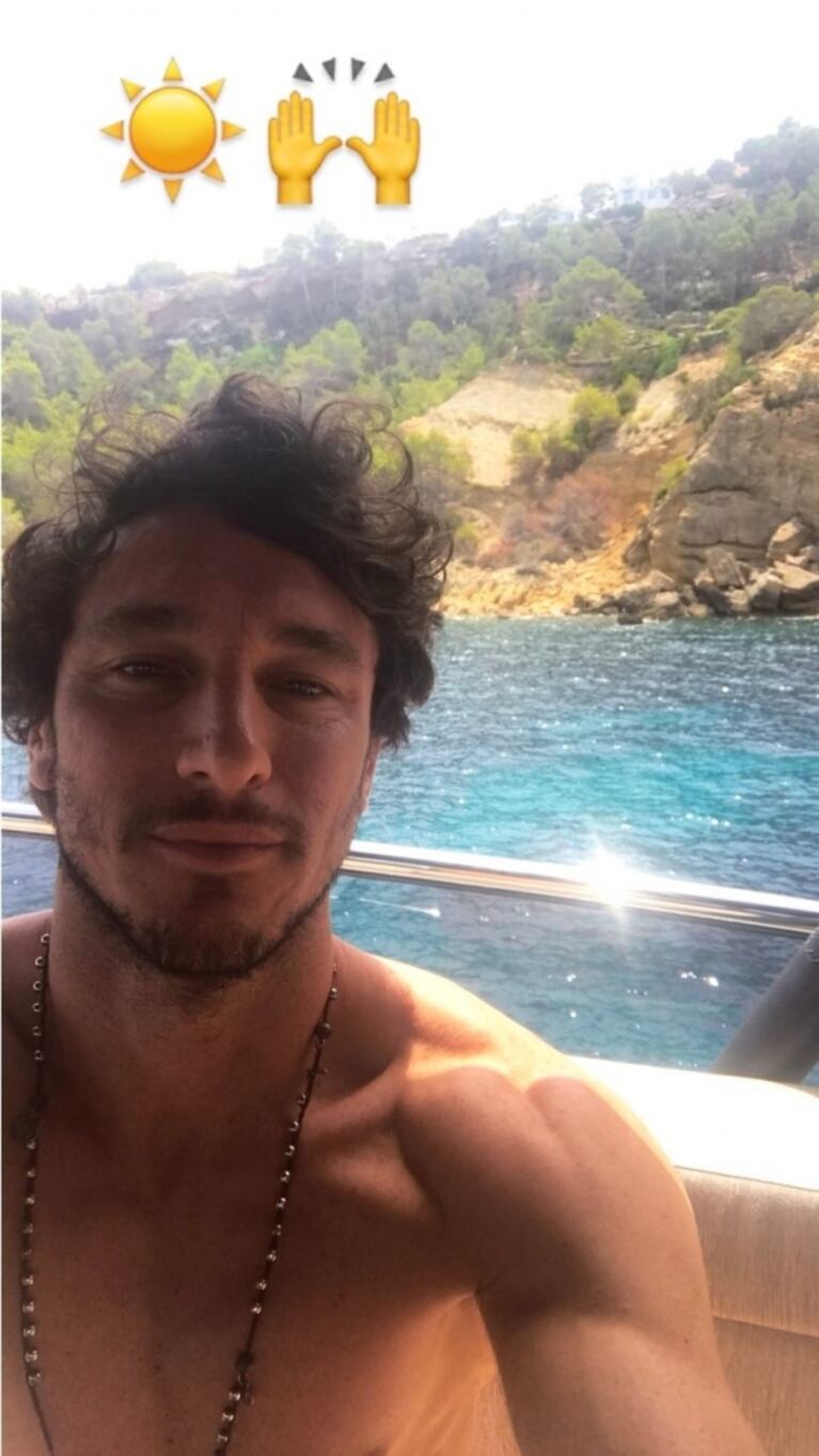 La escapada "mielera" de Pampita y Pico Mónaco a Ibiza: amor ¡y lomazo de la diosa!