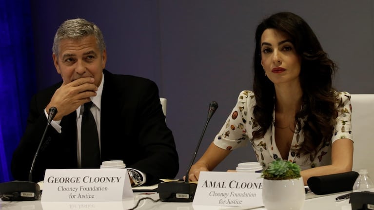 La esposa de George Clooney se sumó a la defensa de dos periodistas