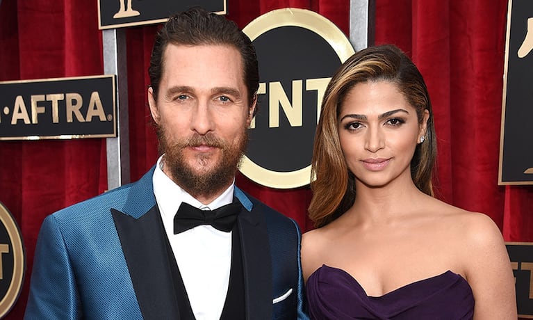 La esposa de Matthew McConaughey limpió casas al emigrar a Estados Unidos